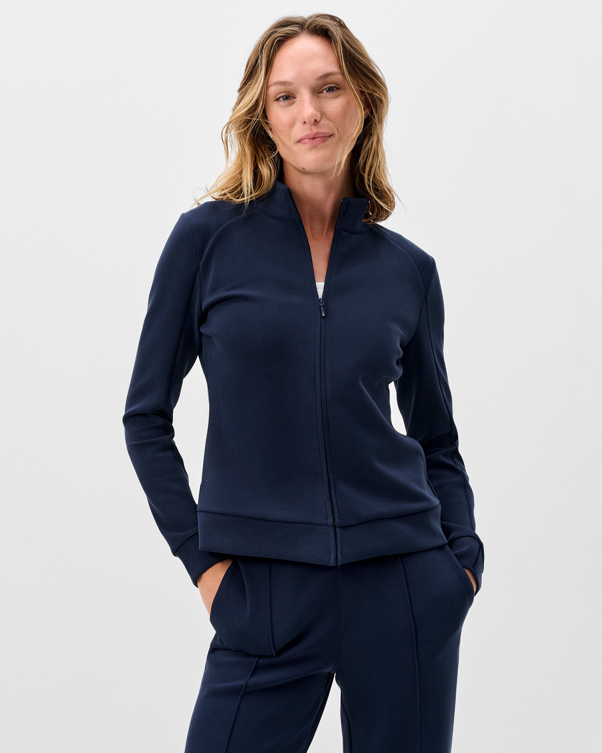 SP26_WOMENS_OF_JWJK100130_PIPA_NAVY_039_958a7dad-898e-4984-ba05-0725bc188efe